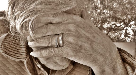 Le hicieron el cuento del tío a una abuela de 86 años y advierten a la población