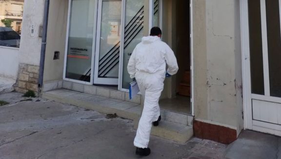 Femicidio en Pigüé: una mujer apareció muerta en un departamento y buscan a su expareja