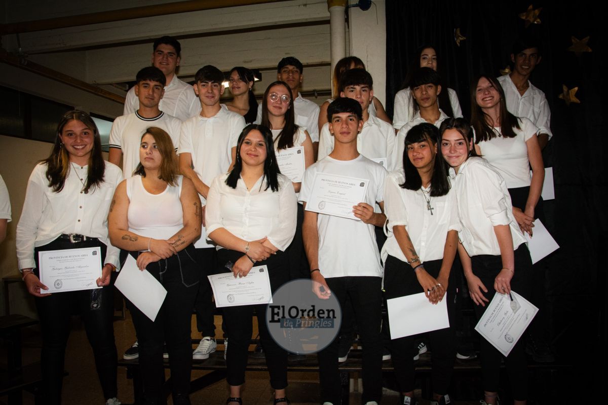 En cálido acto la Secundaria N°1 despidió a sus 84 egresados 2023