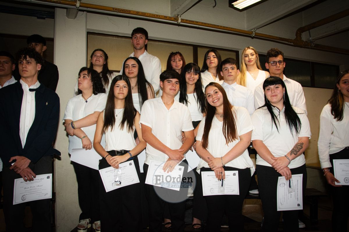 En cálido acto la Secundaria N°1 despidió a sus 84 egresados 2023