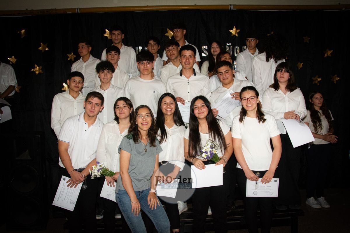 En cálido acto la Secundaria N°1 despidió a sus 84 egresados 2023