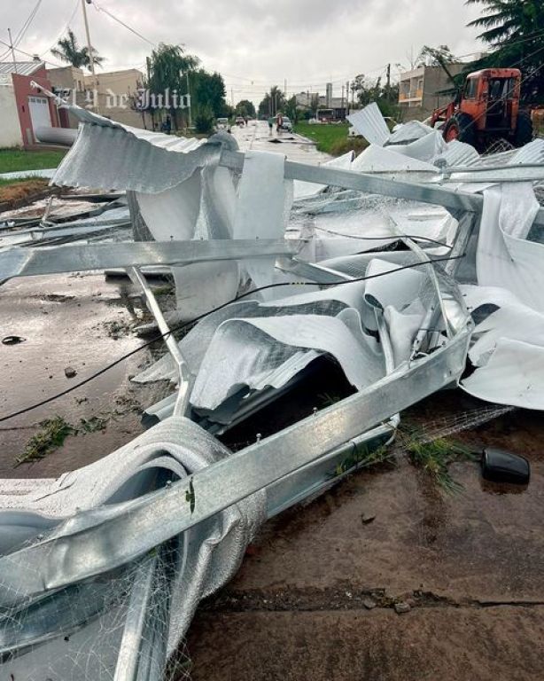 Una Tormenta Con Vientos Huracanados Dejó Grandes Destrozos En 9 De ...