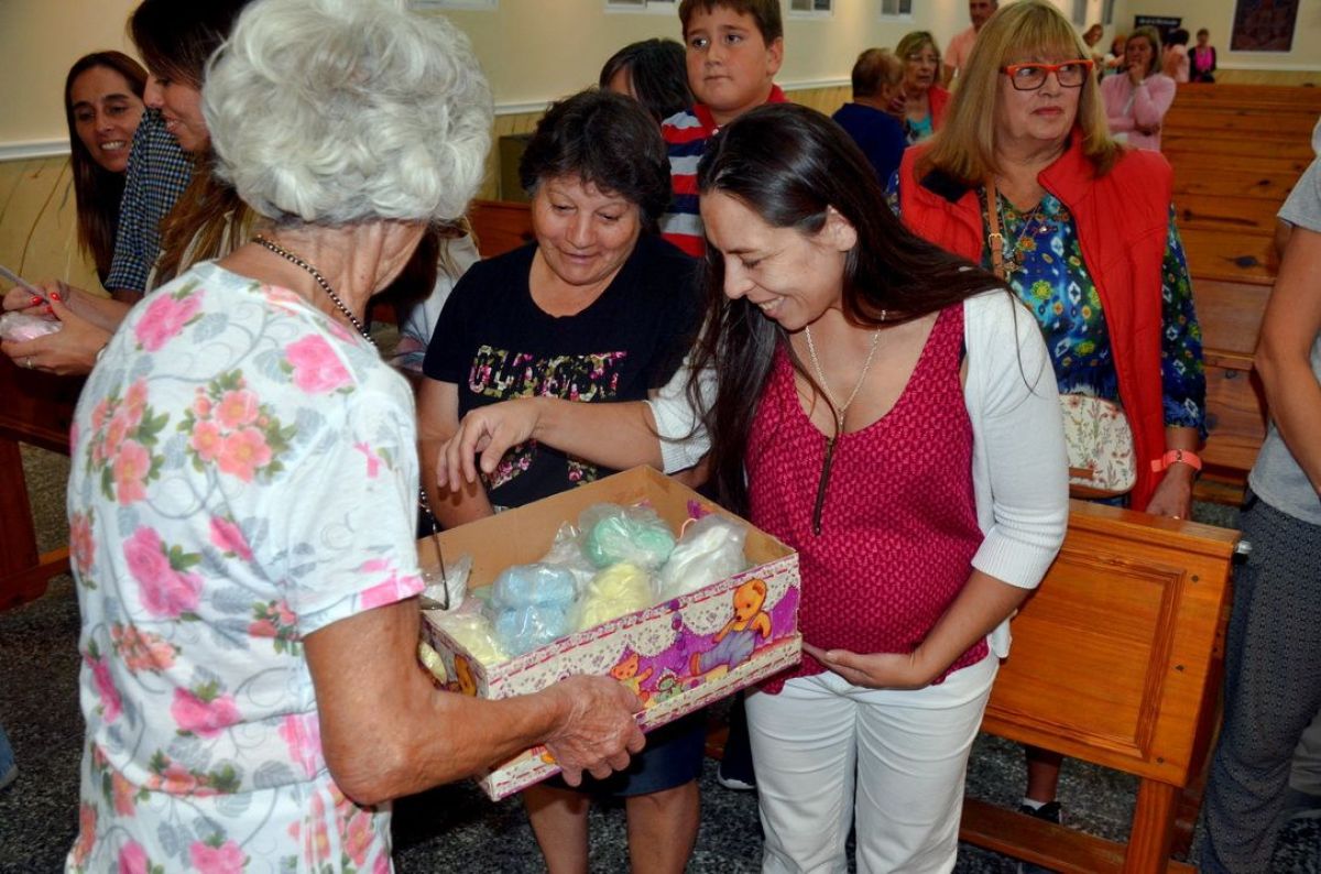 Bendición Especial a 13 embarazadas en el Día del Niño por Nacer