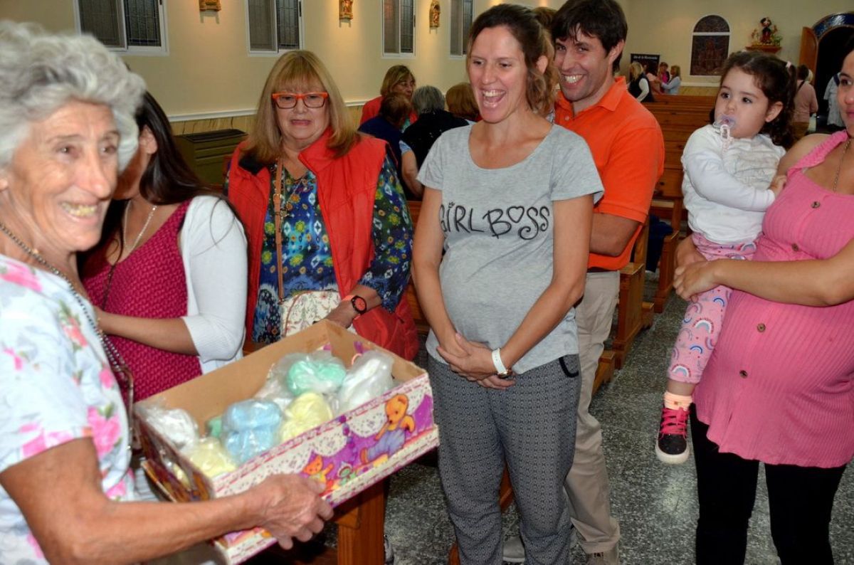 Bendición Especial a 13 embarazadas en el Día del Niño por Nacer