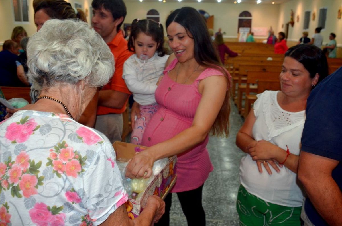 Bendición Especial a 13 embarazadas en el Día del Niño por Nacer