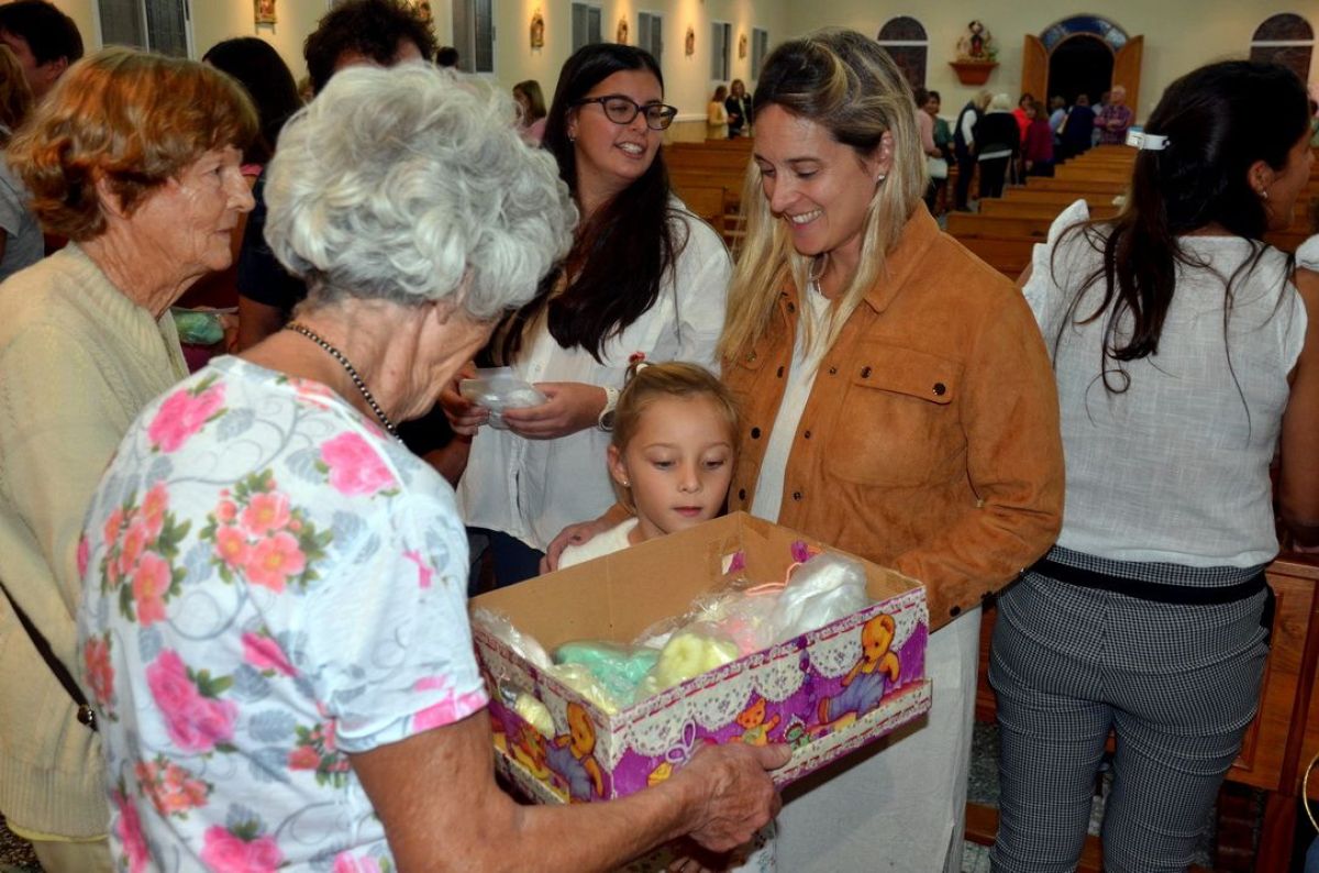 Bendición Especial a 13 embarazadas en el Día del Niño por Nacer