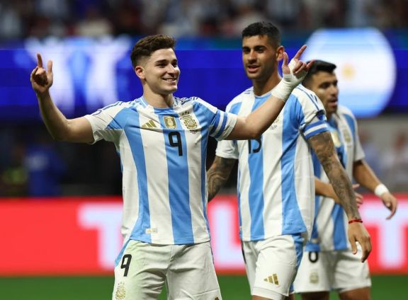 Argentina comenzó la defensa del título con triunfo ante Canadá en la Copa América