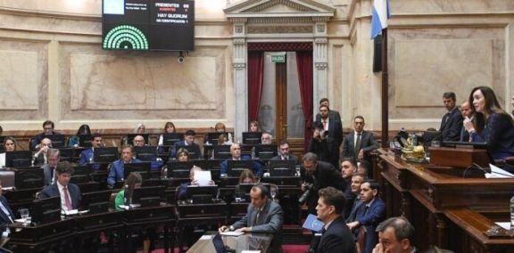 Luego del escándalo, los senadores dieron marcha atrás con el aumento de sus dietas