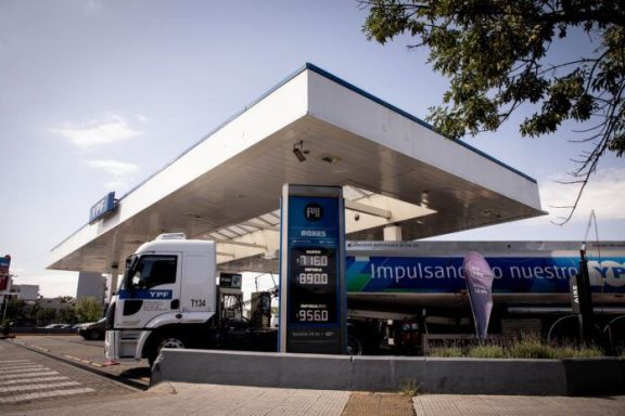 Los precios de los combustibles bajan un 3% a partir del lunes