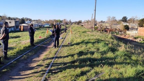 Tandil: una chica caminaba por las vías, murió arrollada por el tren y el maquinista nunca se detuvo