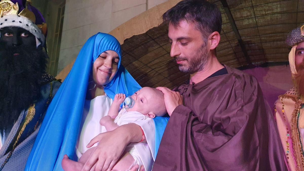 Los Reyes Magos recorrieron la ciudad repartiendo golosinas a los pequeños