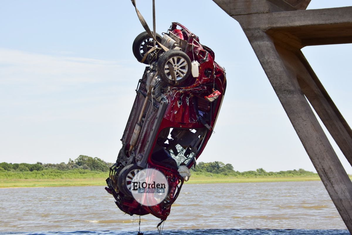 Sacaron el rodado que cayó en el dique sin rastros de ocupantes