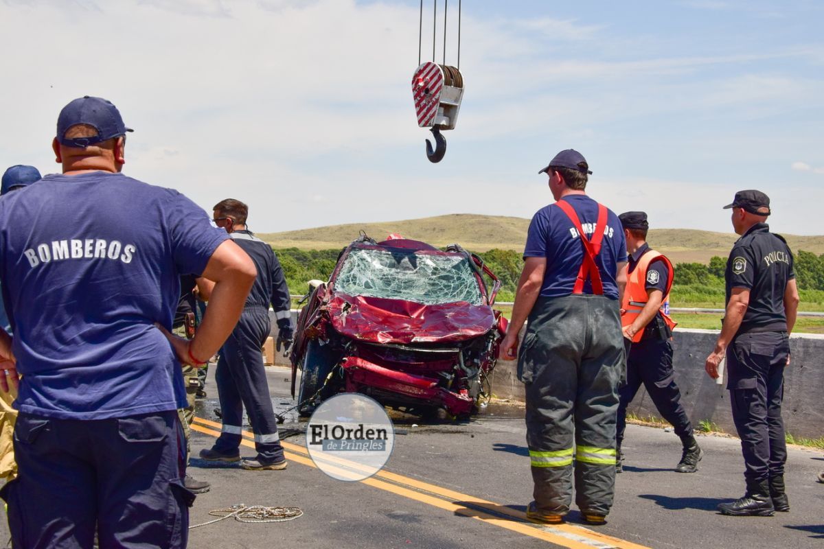 Sacaron el rodado que cayó en el dique sin rastros de ocupantes