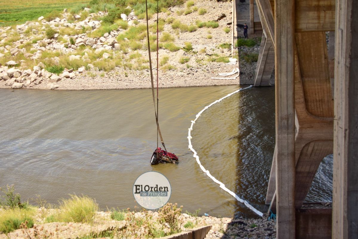Sacaron el rodado que cayó en el dique sin rastros de ocupantes