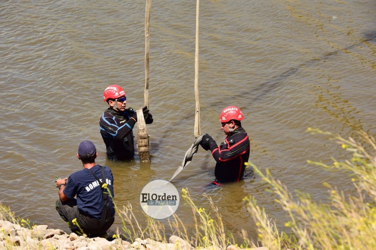 Sacaron el rodado que cayó en el dique sin rastros de ocupantes