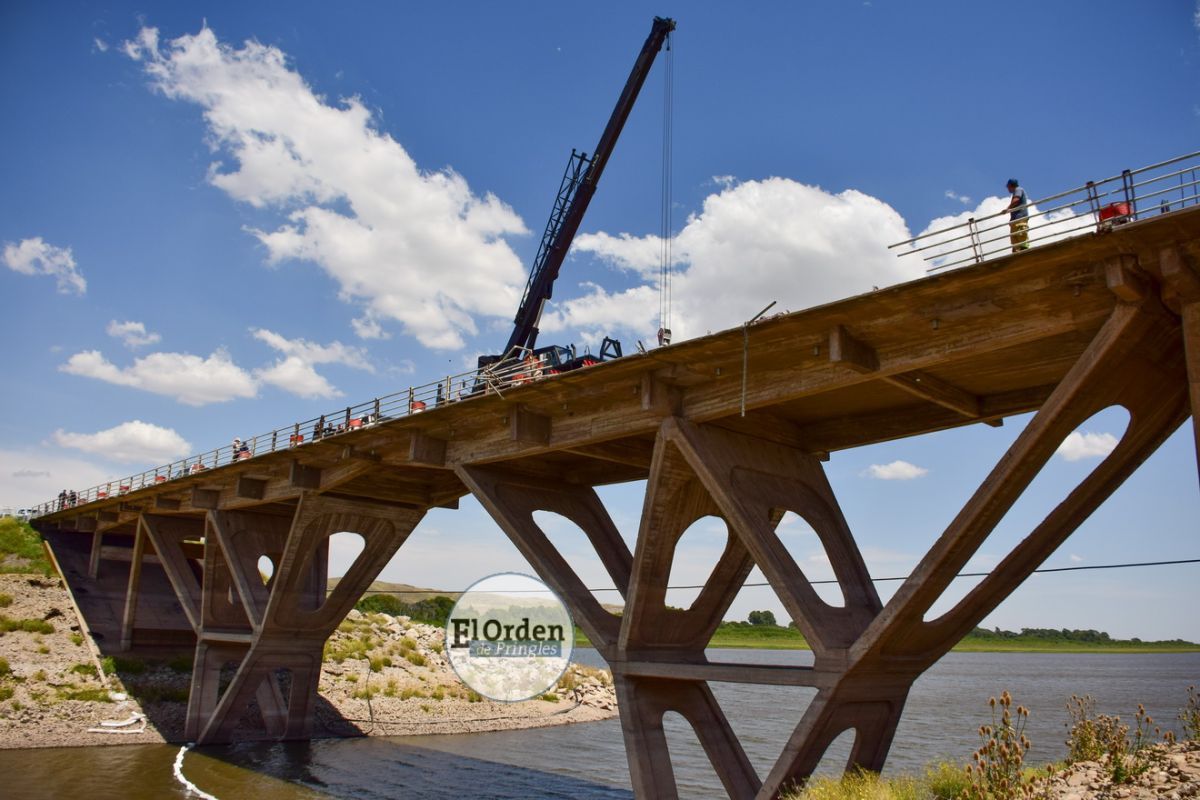 Sacaron el rodado que cayó en el dique sin rastros de ocupantes