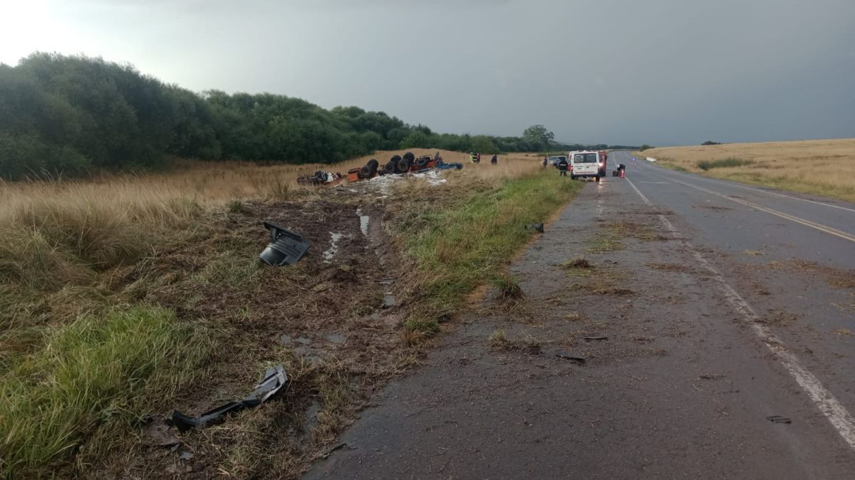 Un camionero pringlense murió tras un choque y vuelco en la Ruta 51