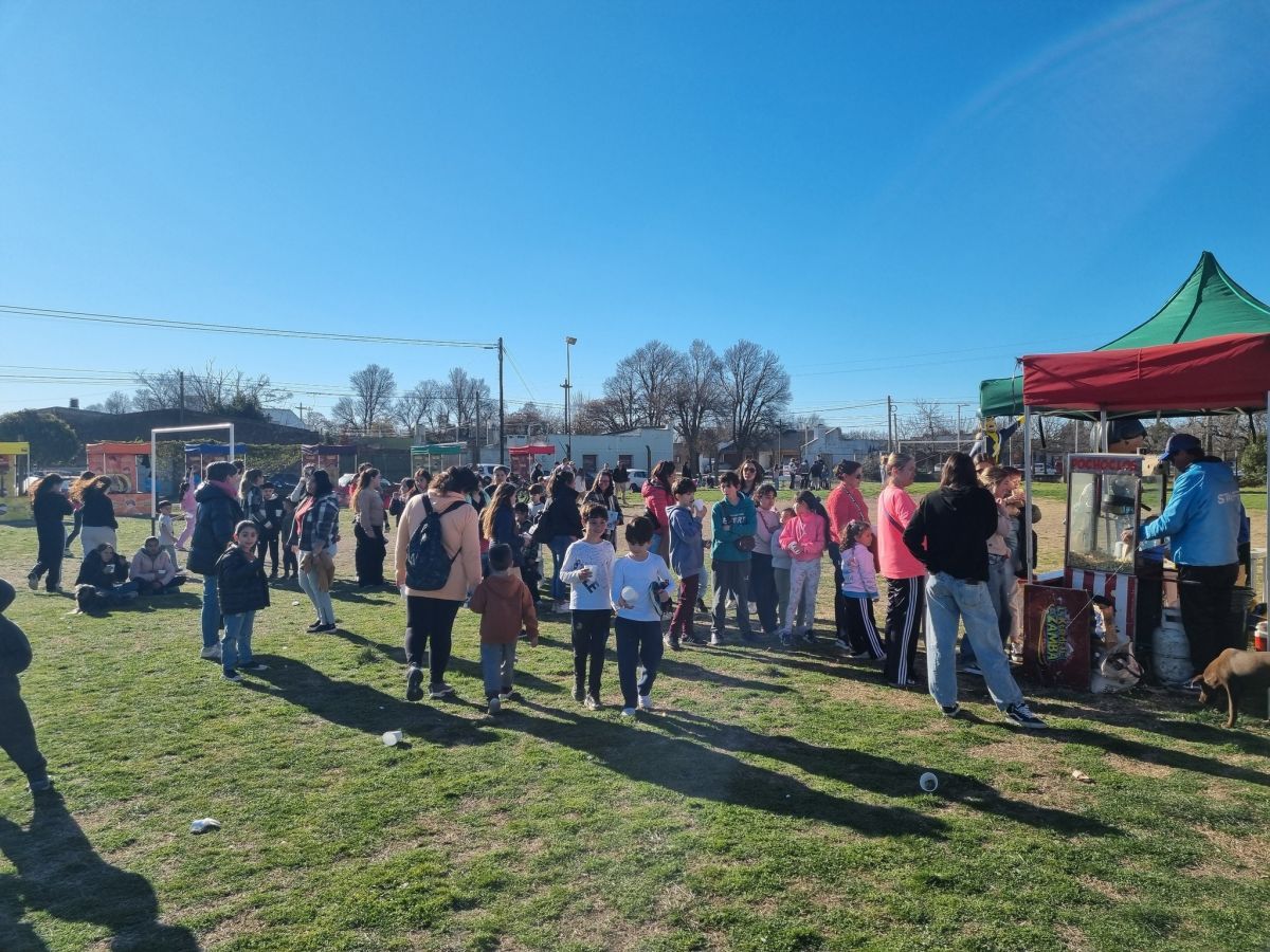 Zamba y sus amigos enseñaron historia en el Gimnasio de las Dos Avenidas