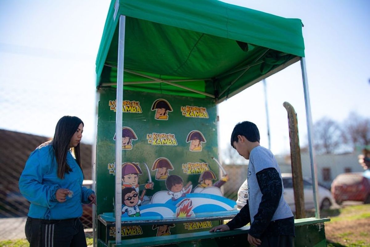 Zamba y sus amigos enseñaron historia en el Gimnasio de las Dos Avenidas