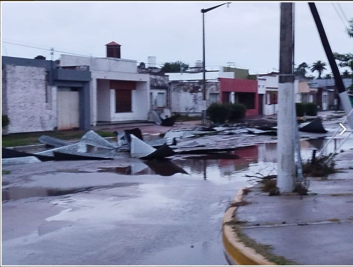 Urdampilleta: un violento temporal provocó voladura de techos, caídas de árboles y cortes de electricidad