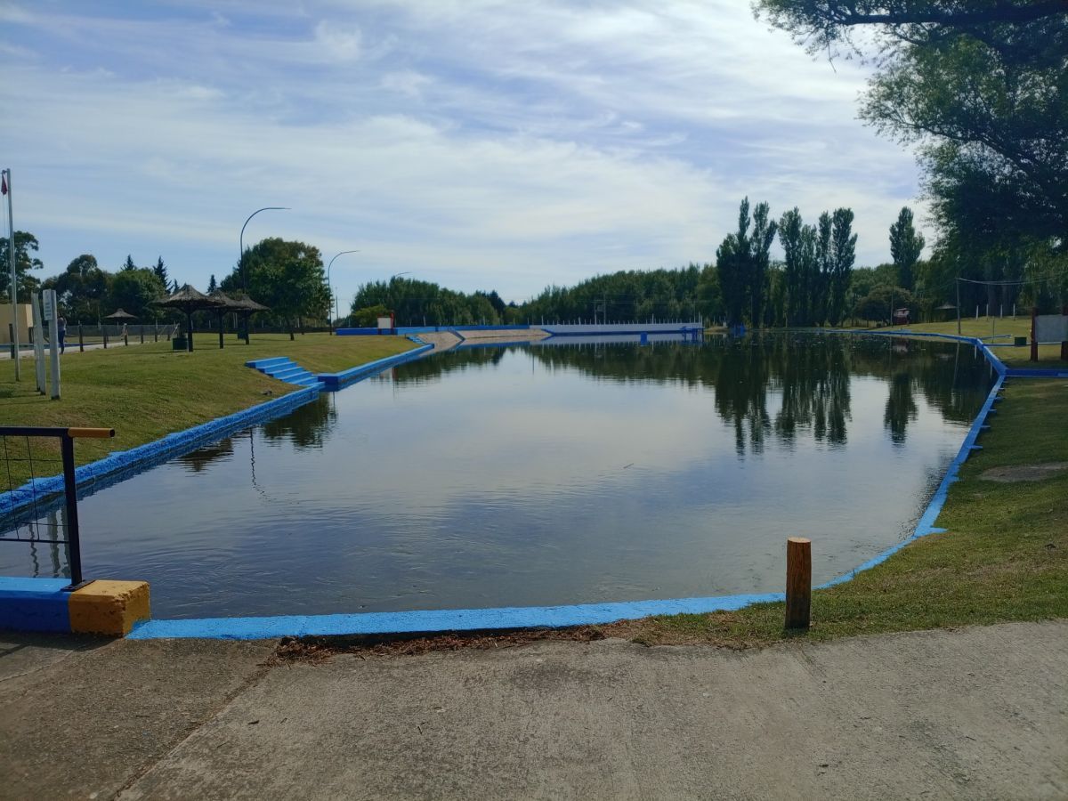 Emotivo inicio de temporada en el Balneario: Las piletas ya llevan el nombre del Profesor Raúl Baqueiro