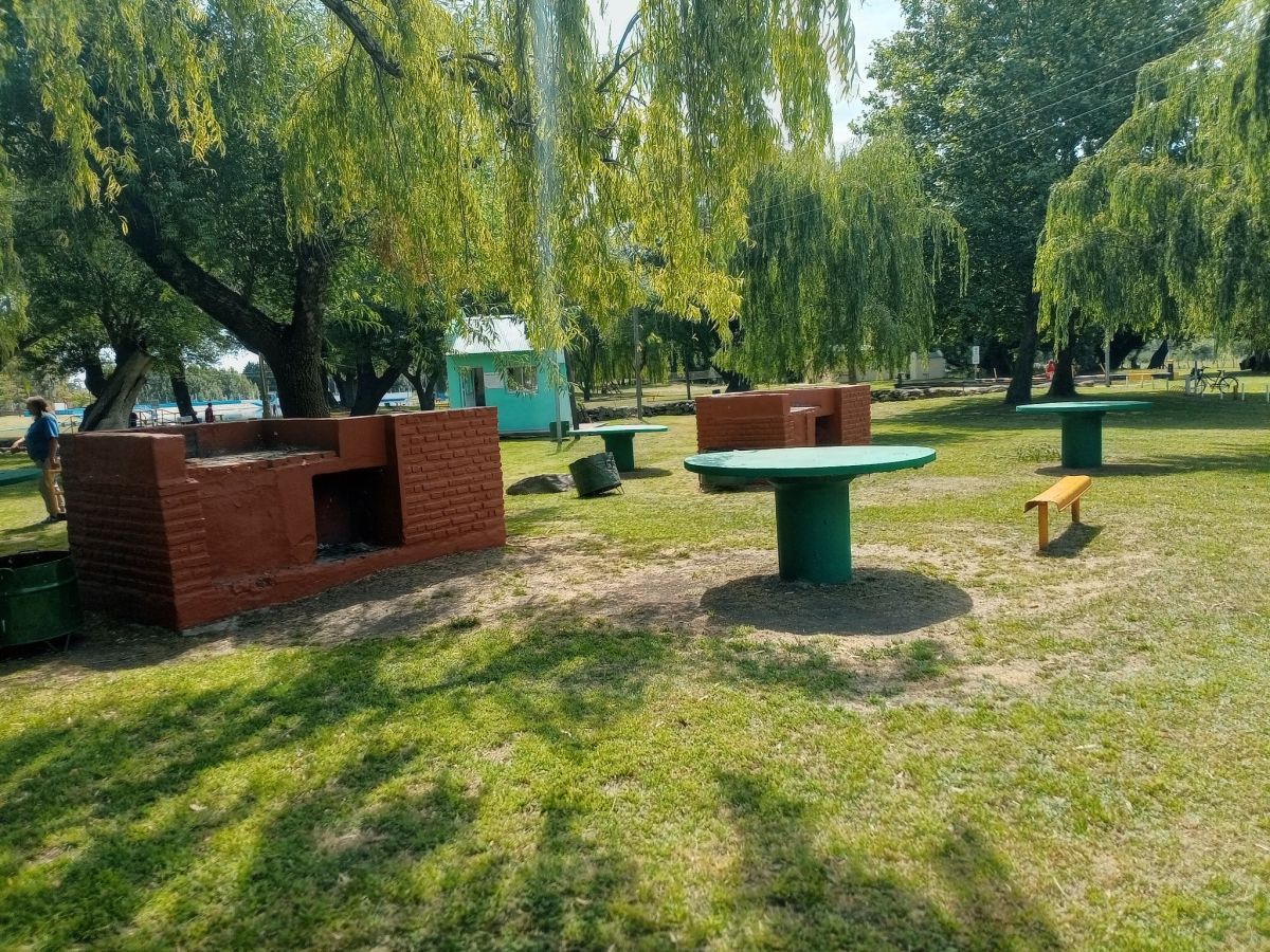 Emotivo inicio de temporada en el Balneario: Las piletas ya llevan el nombre del Profesor Raúl Baqueiro