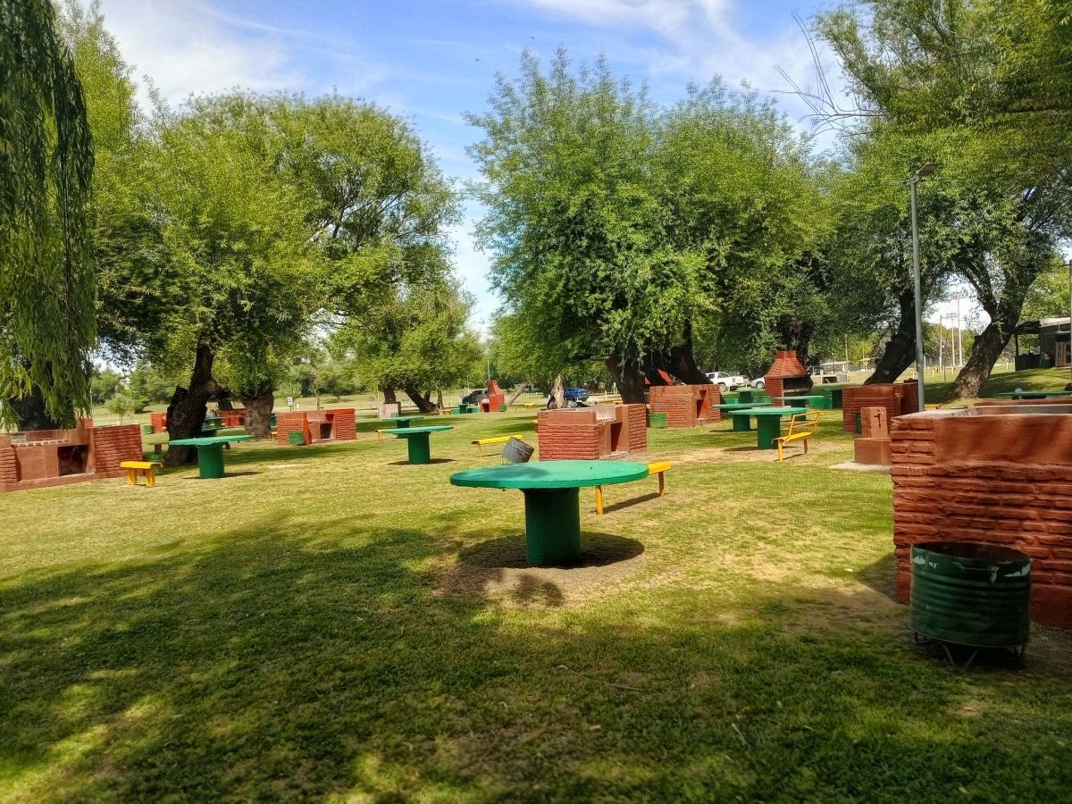 Emotivo inicio de temporada en el Balneario: Las piletas ya llevan el nombre del Profesor Raúl Baqueiro