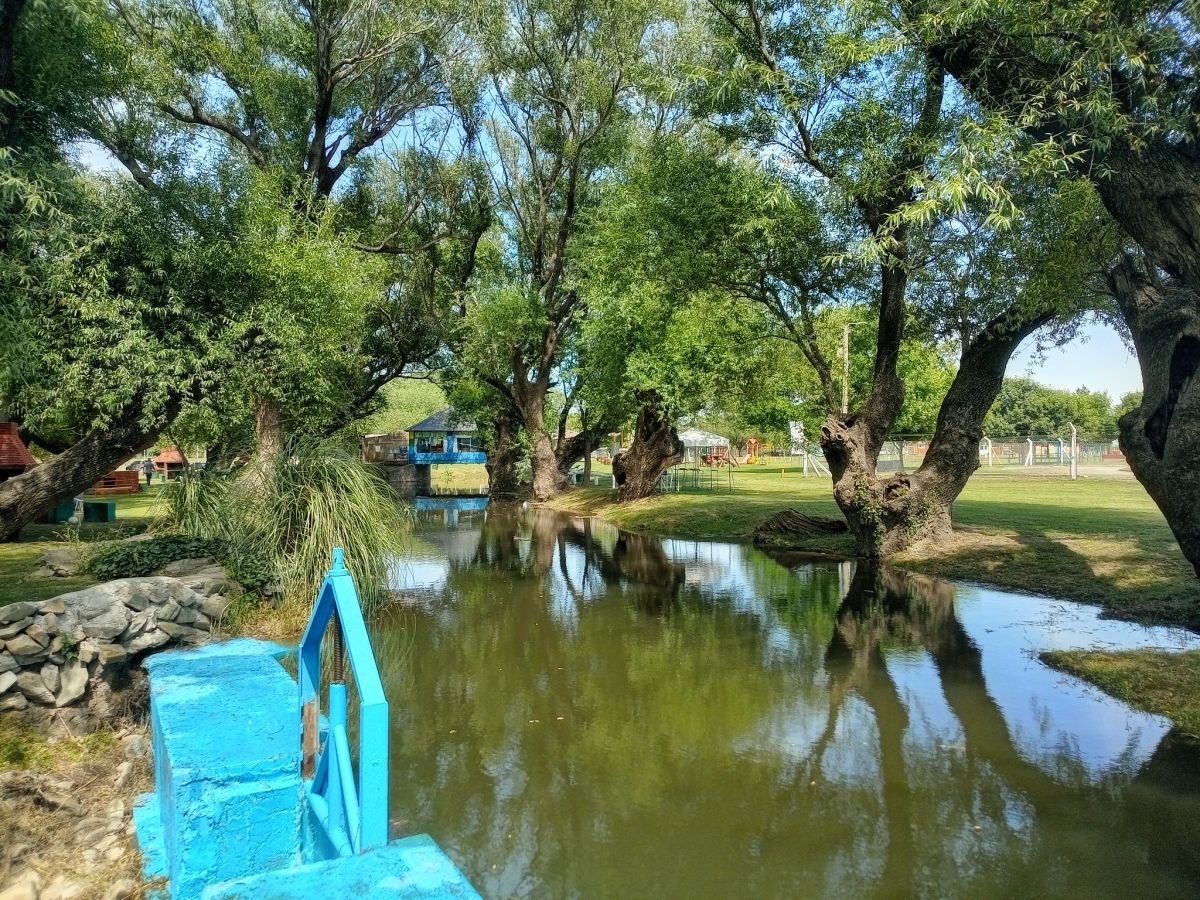 Emotivo inicio de temporada en el Balneario: Las piletas ya llevan el nombre del Profesor Raúl Baqueiro