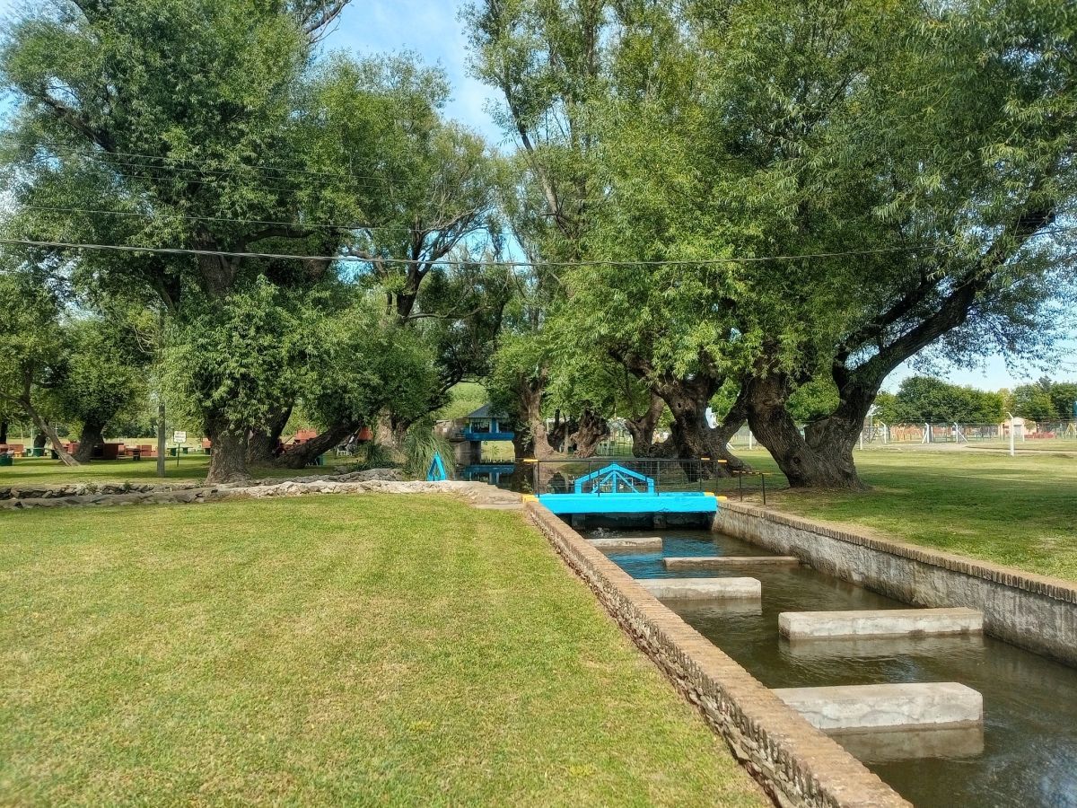 Emotivo inicio de temporada en el Balneario: Las piletas ya llevan el nombre del Profesor Raúl Baqueiro