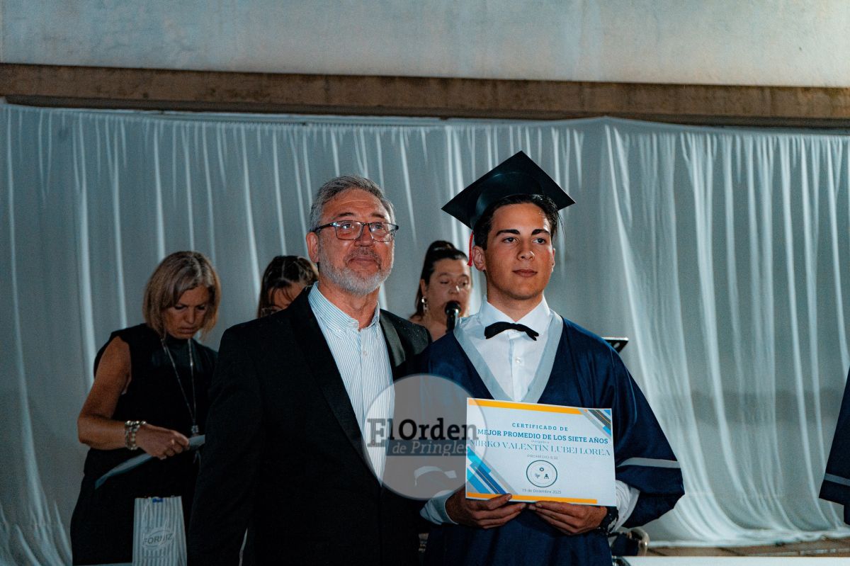 "Somos técnicos formando parte del futuro": La EEST Nº 1 despidió a sus nuevos profesionales