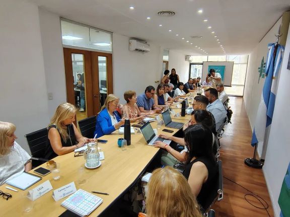 La Provincia ofertó un 9% en tres cuotas y los docentes están a un paso del acuerdo