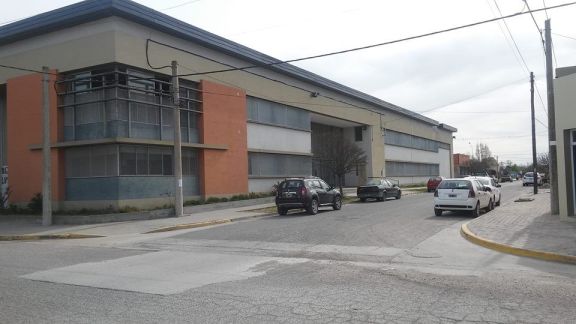 Desafío para la Cooperadora de la Escuela Técnica: pintar el frente de la institución 