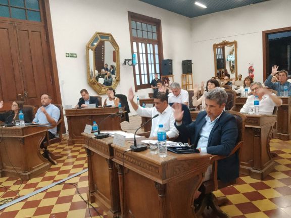 Sesión caliente: Cruces por el 24 de Marzo y denuncias por falta de personal de salud