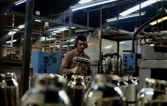 Una fábrica de baterías y otra de termos en crisis por las importaciones