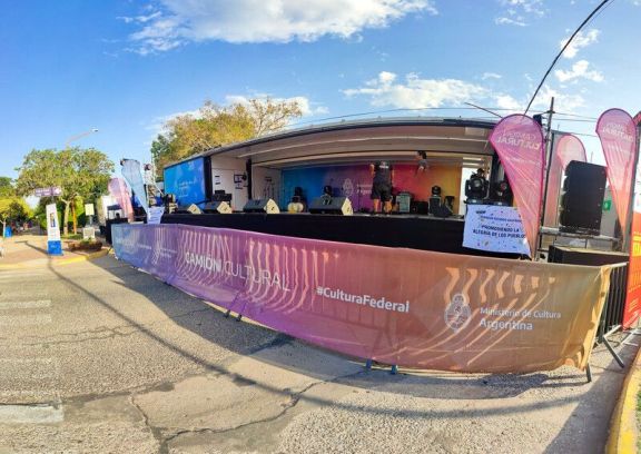El "Camión de Ritmos Argentinos" llega a Pringles: música, cultura y gastronomía en la Plaza San Martín