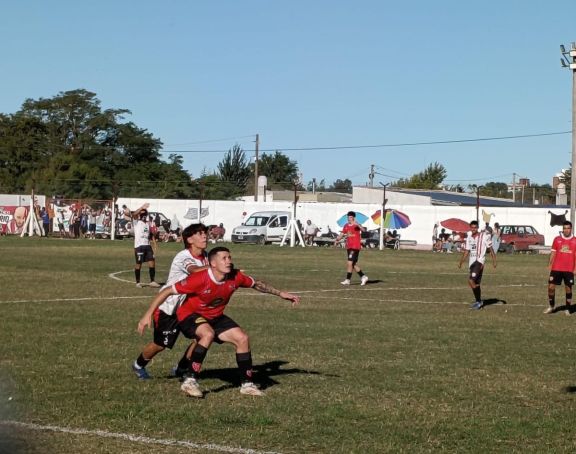 Independiente y Alumni golearon en su debut