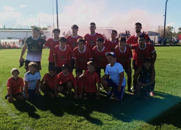 El "rojo" ganó y está tercero