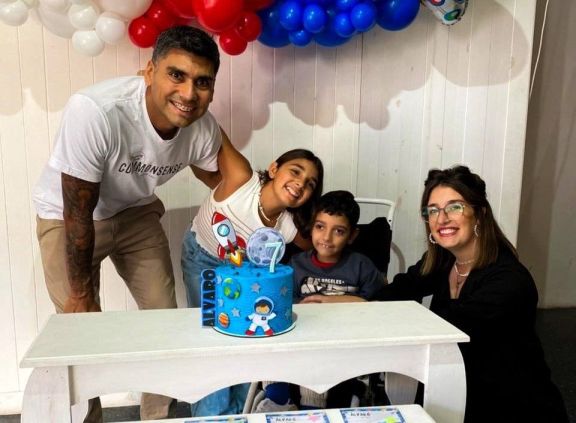 "No nos queríamos quedar con la duda": El emotivo regreso de Alvarito tras su tratamiento en México