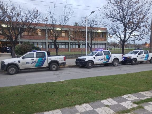 Amenazas en las escuelas: La policía de Pringles identificó a varios de los alumnos responsables
