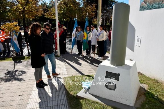 A 44 años del hundimiento del Belgrano: Emotivo homenaje a Aroldo Romano en el Cenotafio