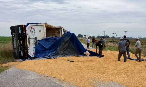 Tragedia en la Ruta 85: murió un camionero bahiense tras un vuelco