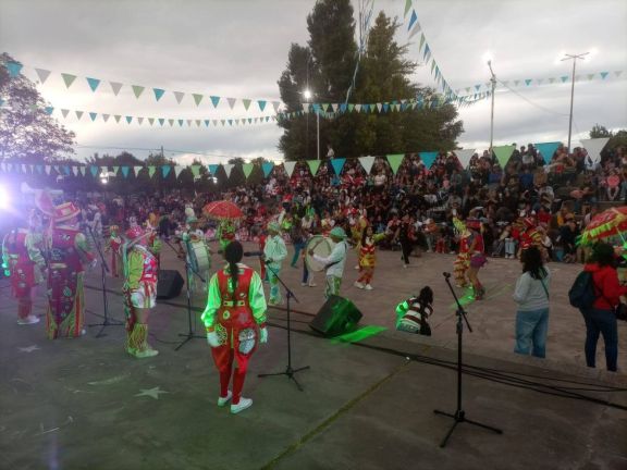 Hoy, la murga Gastando el Adoquin festeja su 8vo. aniversario 