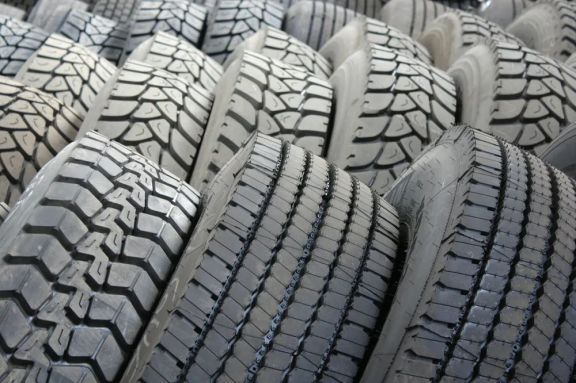 Industria en alerta: Pirelli suspende parte de su producción en el país