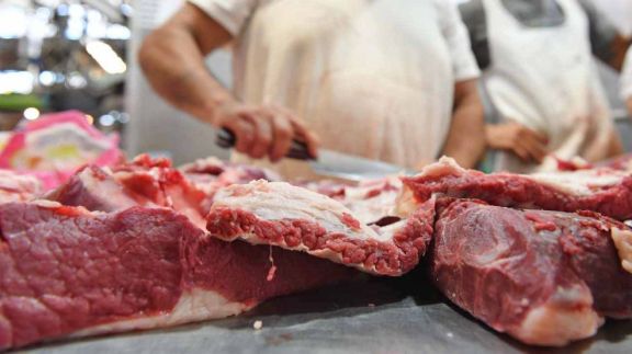 "A la gente le cuesta comprar carne porque los salarios quedaron retrasados"