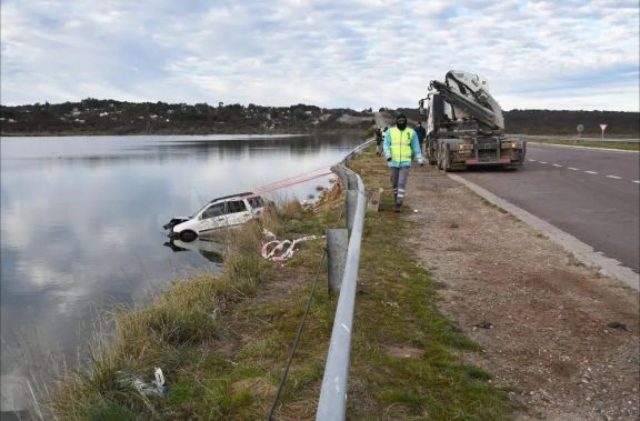Tragedia en La Pampa: Cuatro hermanas murieron ahogadas tras caer con su auto en el Bajo Giuliani