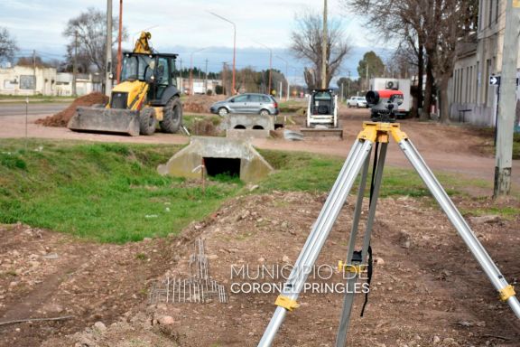 "Los canales de guarda alivian mucho el agua que llega"