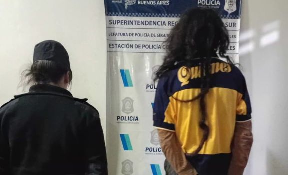 Un detenido por resistencia a la autoridad y otro aprehendido con una pistola