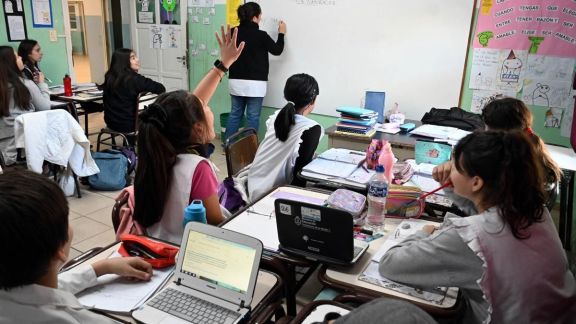 El gobierno de Kicillof ofreció a docentes una suba salarial del 7% en dos cuotas