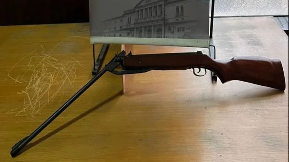 Policiales: un chico le disparó a otro en la rodilla con un rifle de aire comprimido